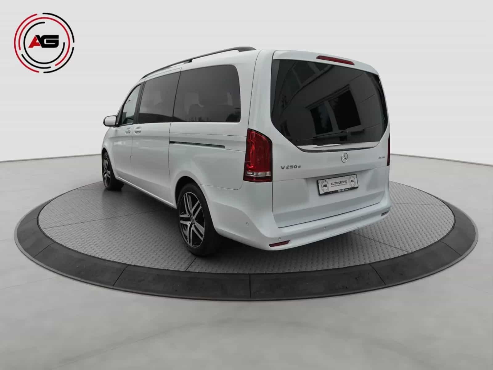 Mercedes-Benz V-Class 250 04/2021-photo-2