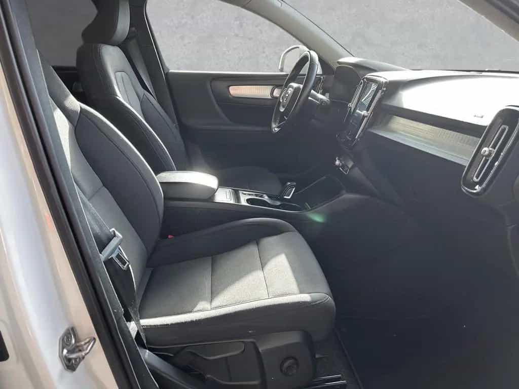Volvo XC40 Momentum Pro AWD D3 EU6d-T Winter-Paket Cit 07/2021-photo-2