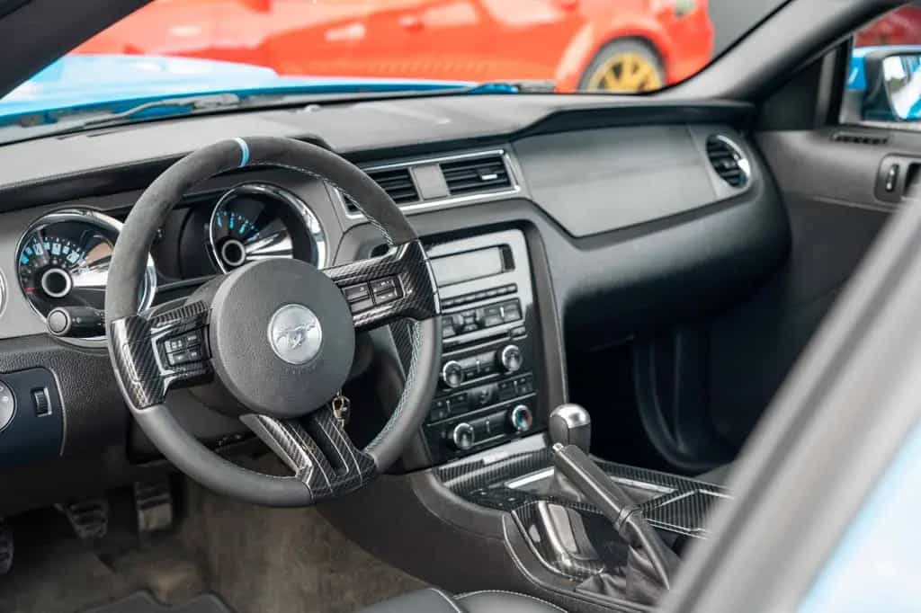 Ford Mustang 3,7 V6 LEDER XENON CARBON TOP 06/2014-photo-17