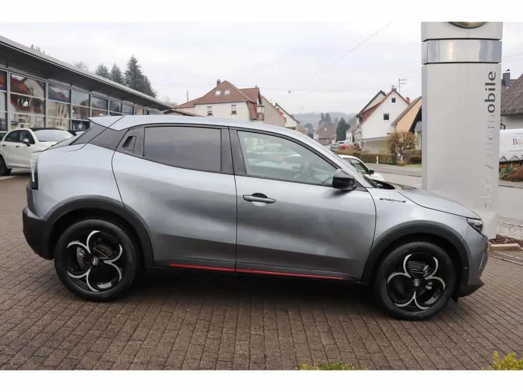 Alfa Romeo Junior IBRIDA SPECIALE 1.2 VGT 145PS DCT6 SCHIEB 10/2025-photo-1