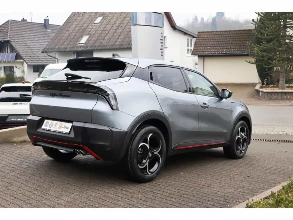 Alfa Romeo Junior IBRIDA SPECIALE 1.2 VGT 145PS DCT6 SCHIEB 10/2025-photo-2