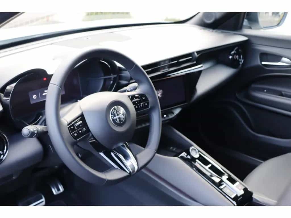 Alfa Romeo Junior IBRIDA SPECIALE 1.2 VGT 145PS DCT6 SCHIEB 10/2025-photo-8