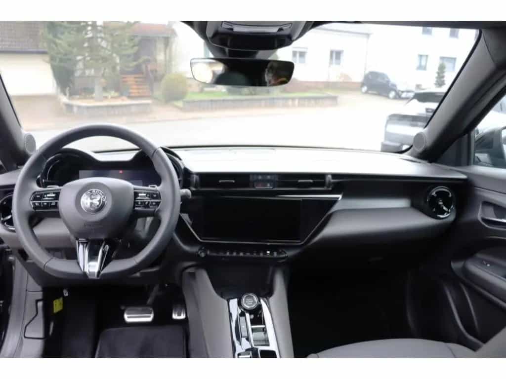 Alfa Romeo Junior IBRIDA SPECIALE 1.2 VGT 145PS DCT6 SCHIEB 10/2025-photo-10