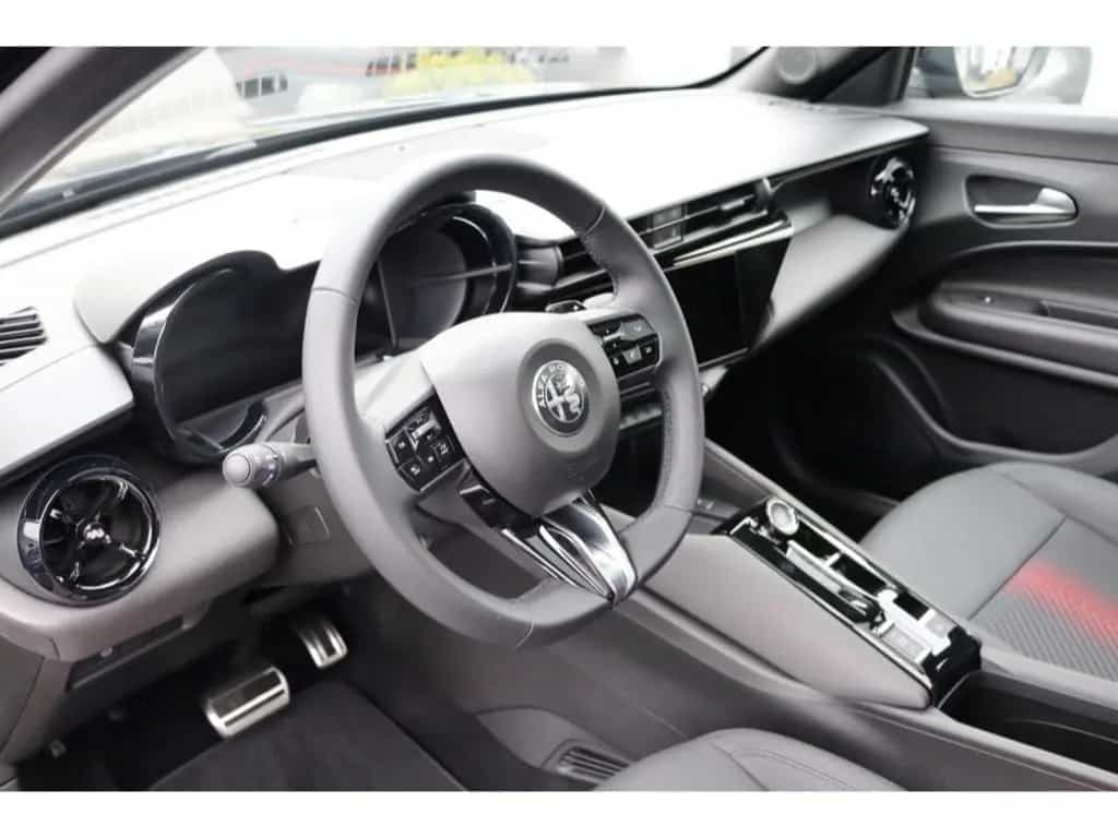Alfa Romeo Junior IBRIDA SPECIALE 1.2 VGT 145PS DCT6 SCHIEB 10/2025-photo-9
