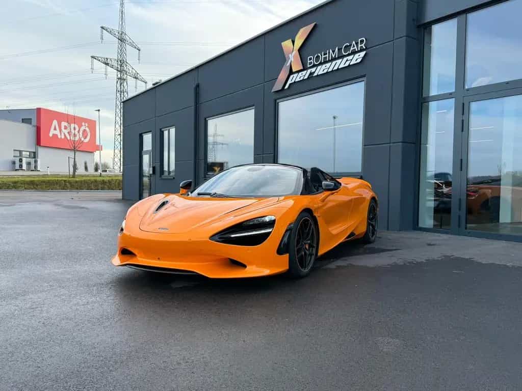 McLaren 750S - Spider - MSO Papaya Spark - B&W - Lift 05/2025-photo-0