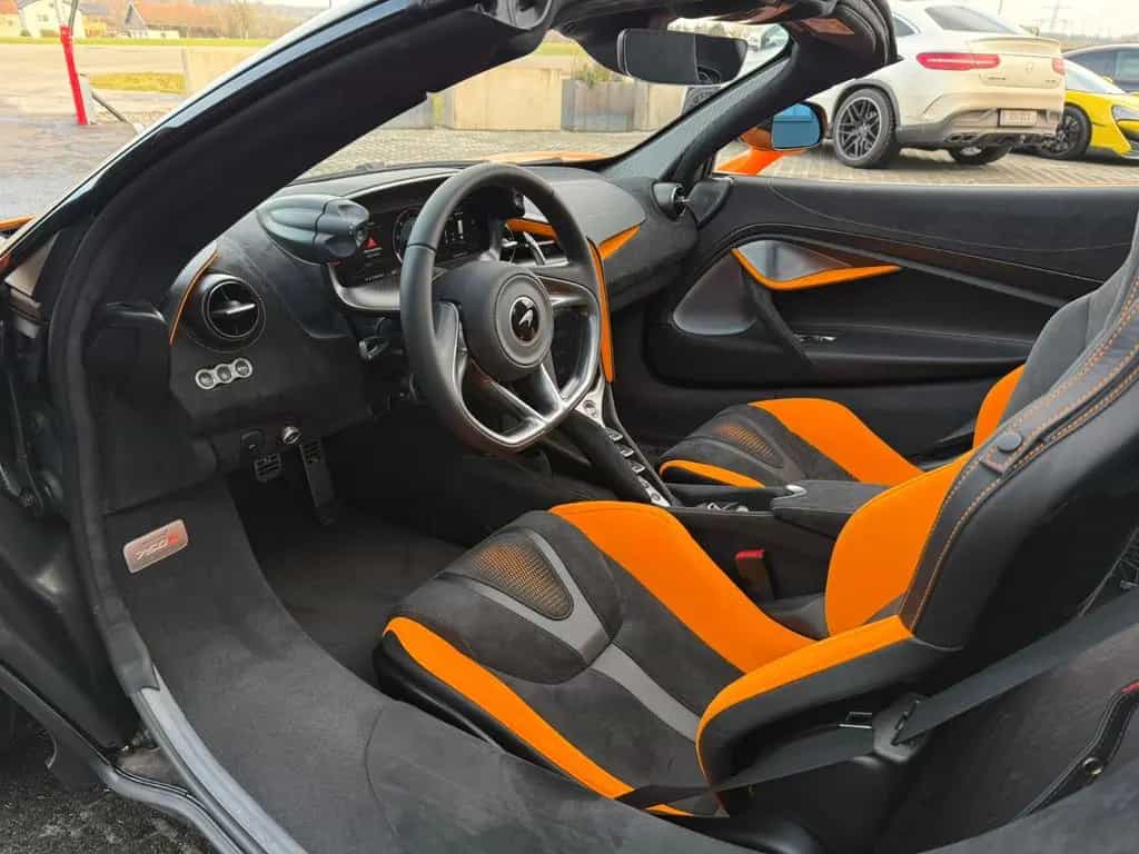 McLaren 750S - Spider - MSO Papaya Spark - B&W - Lift 05/2025-photo-14