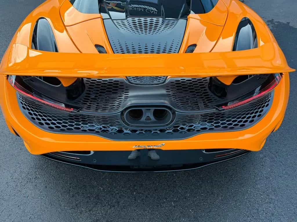McLaren 750S - Spider - MSO Papaya Spark - B&W - Lift 05/2025-photo-8