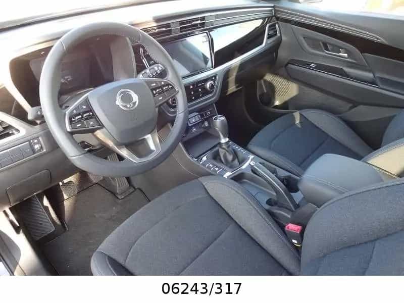 KGM Korando Core 6MT null-photo-5