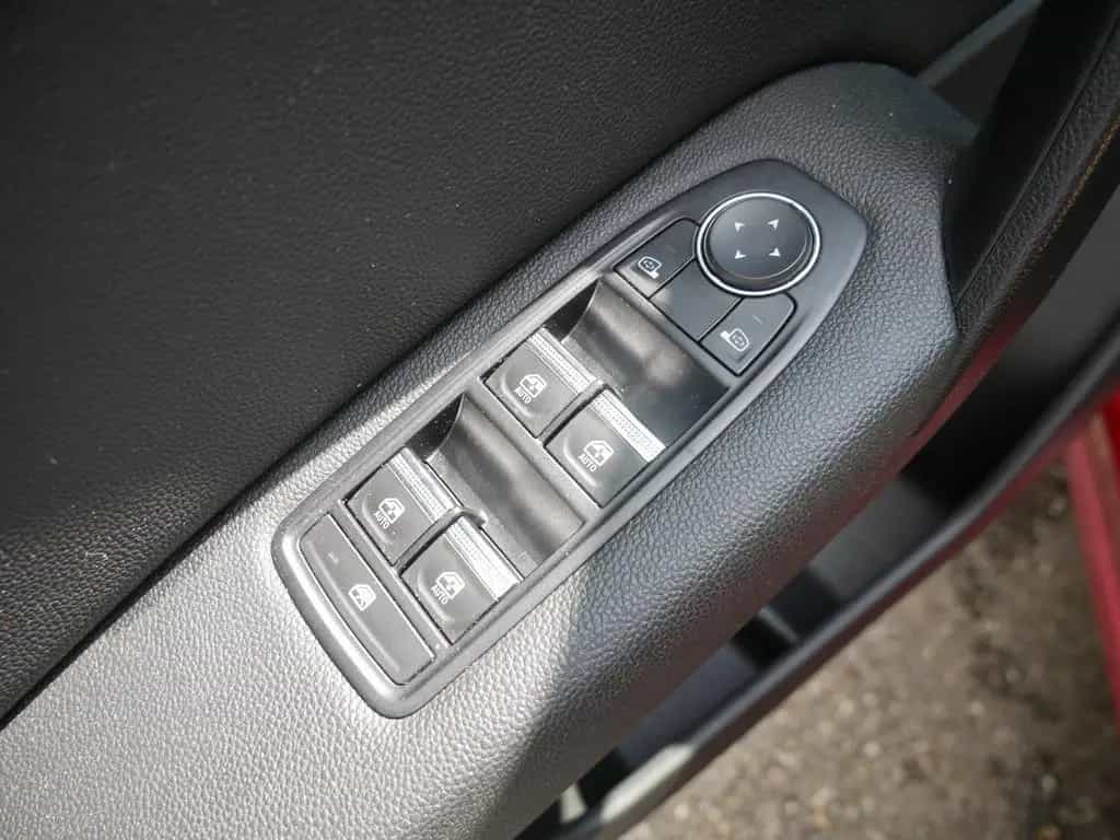 Renault Captur Techno TCe 140 SHZ KAMERA NAVI AHK LED 07/2023-photo-5
