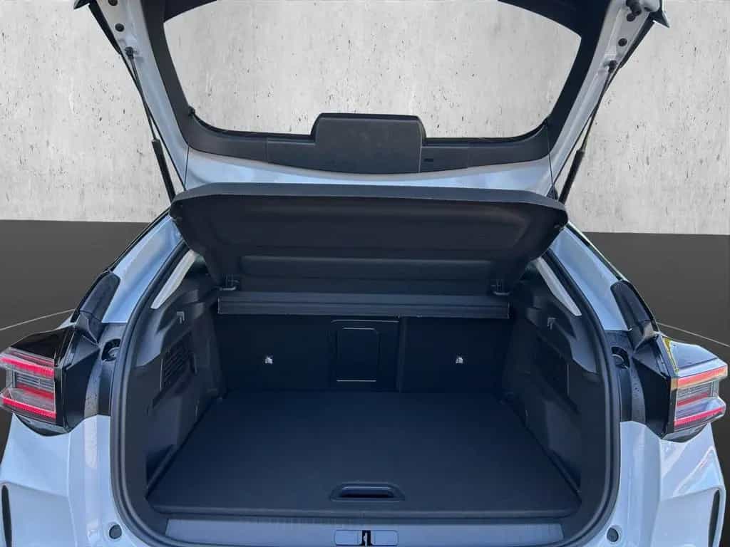 Citroën C4 1.2 PureTech 130 Max LED KAMERA NAVI SHZ ALU 09/2025-photo-11