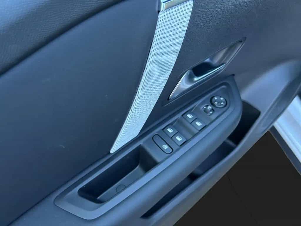 Citroën C4 1.2 PureTech 130 Max LED KAMERA NAVI SHZ ALU 09/2025-photo-18