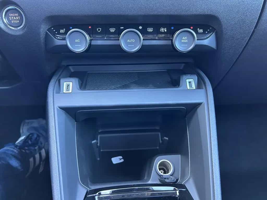 Citroën C4 1.2 PureTech 130 Max LED KAMERA NAVI SHZ ALU 09/2025-photo-21
