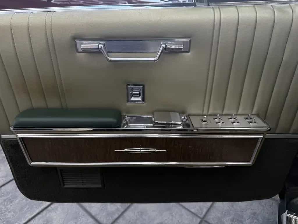 Lincoln Continental 7.6 V8, 462cui, 4 Door Convertible 07/1967-photo-11