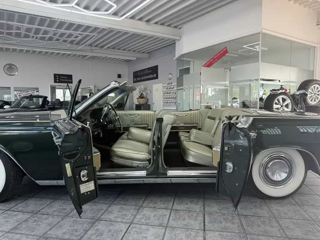 Lincoln Continental 7.6 V8, 462cui, 4 Door Convertible 07/1967-photo-4