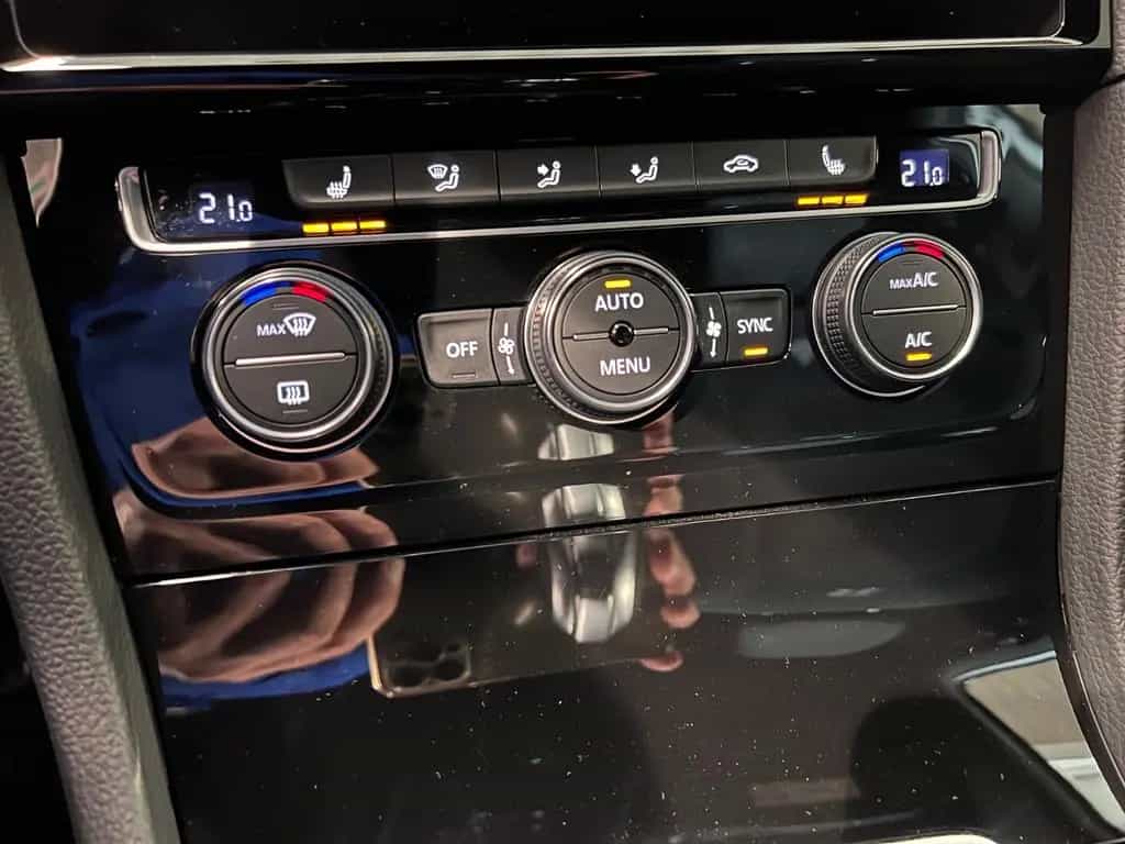 Volkswagen Golf 2.0TSI DSG 4MOTION R DCC KEYLESS DIGITAL 02/2019-photo-28