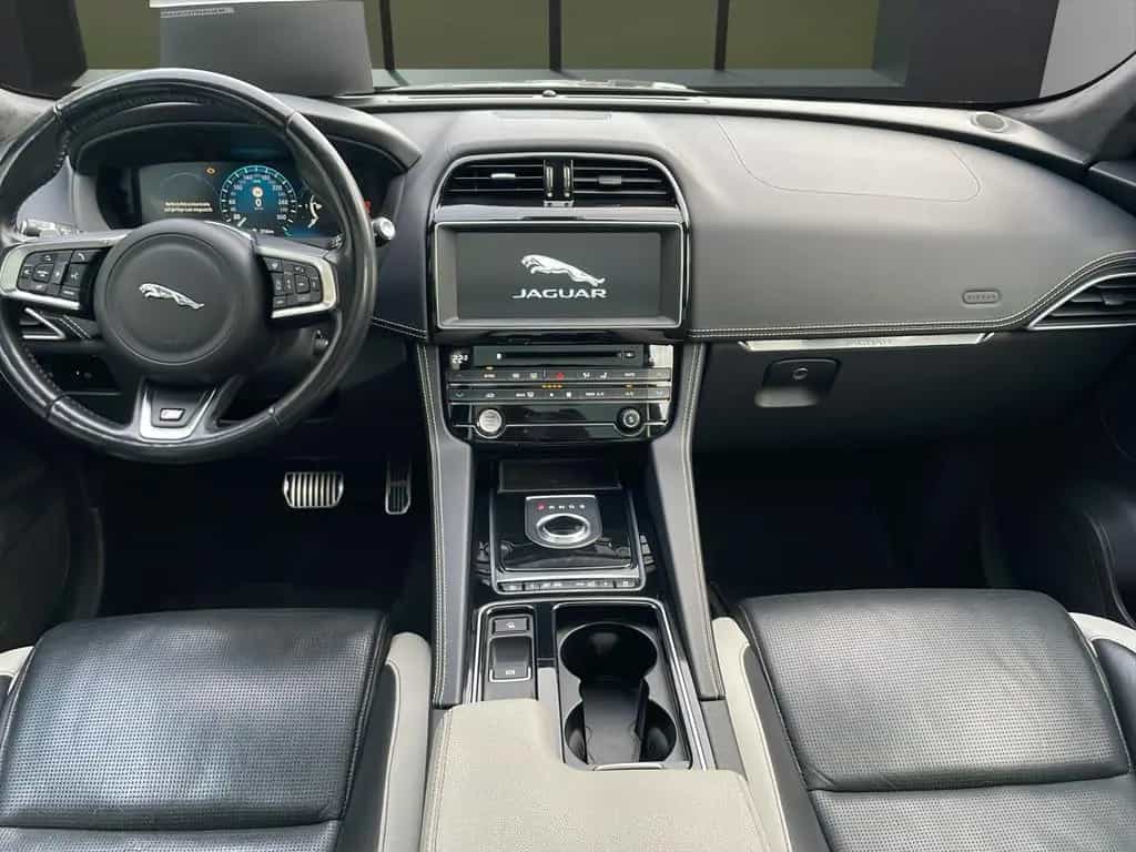 Jaguar F-Pace 30d S LED NAVI PANO LEDER ACC KAMERA 20" 03/2018-photo-14