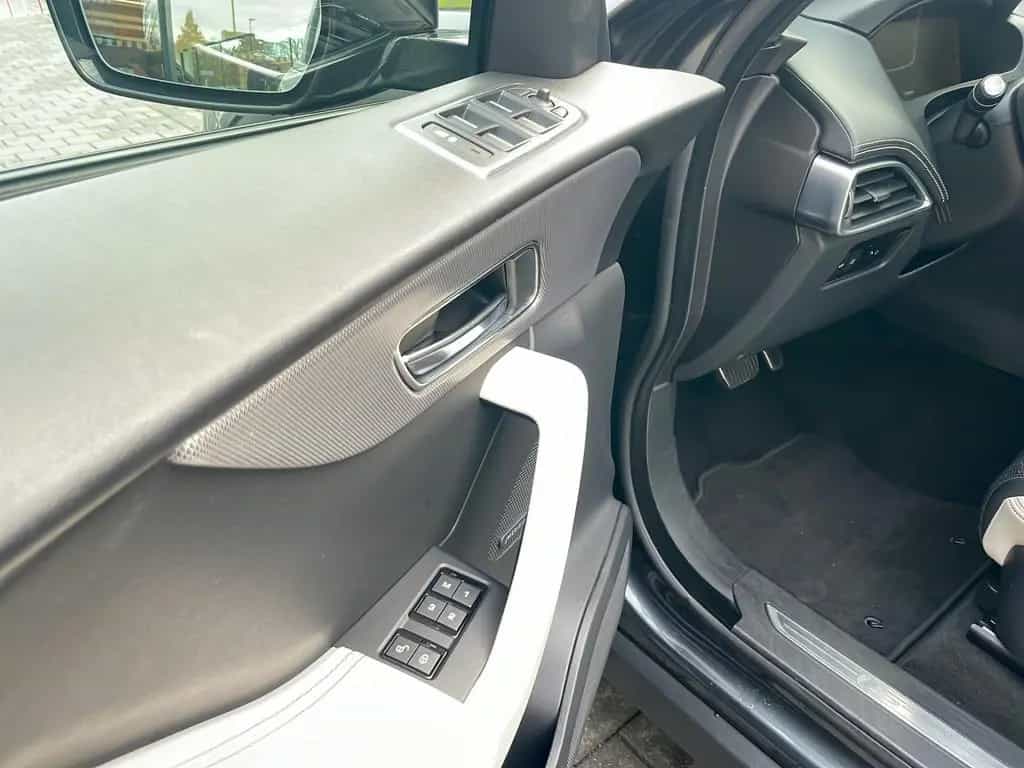 Jaguar F-Pace 30d S LED NAVI PANO LEDER ACC KAMERA 20" 03/2018-photo-17