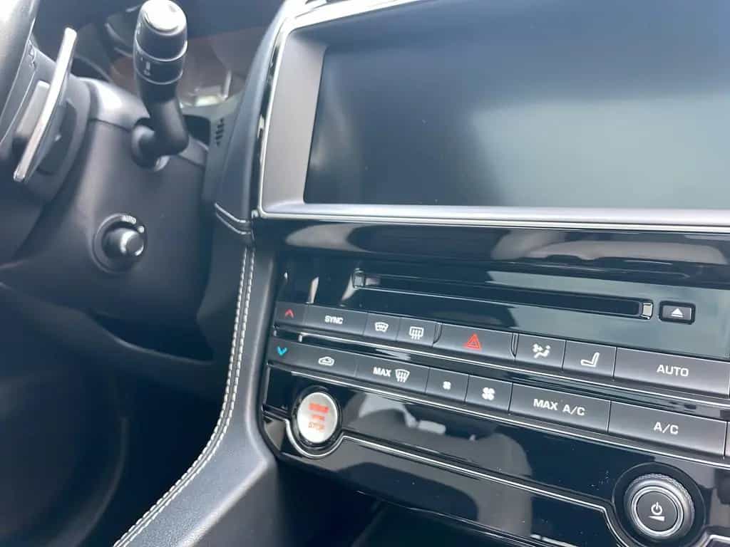 Jaguar F-Pace 30d S LED NAVI PANO LEDER ACC KAMERA 20" 03/2018-photo-19