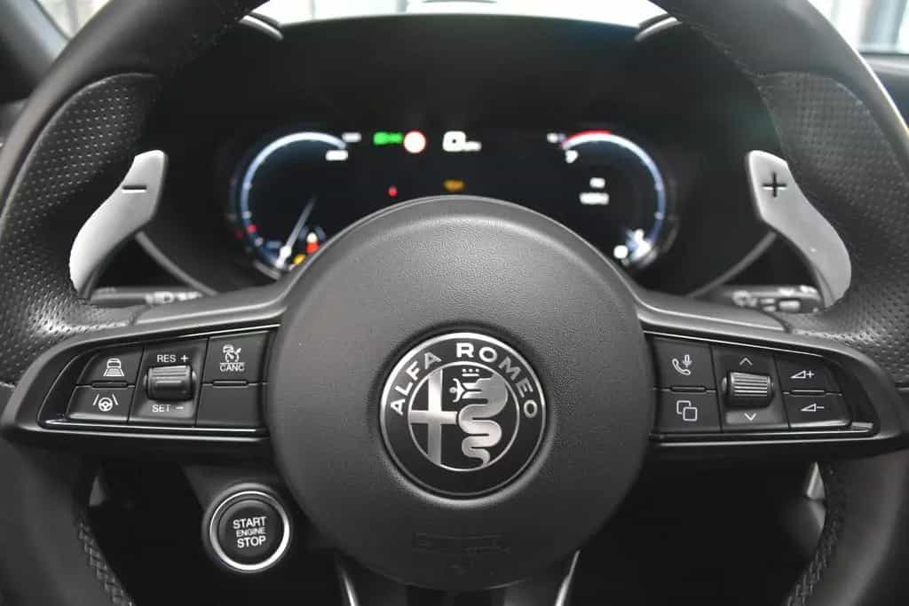Alfa Romeo Giulia Veloce Q4 LED Navi Leder Kamera ACC D.N.A 03/2024-photo-17
