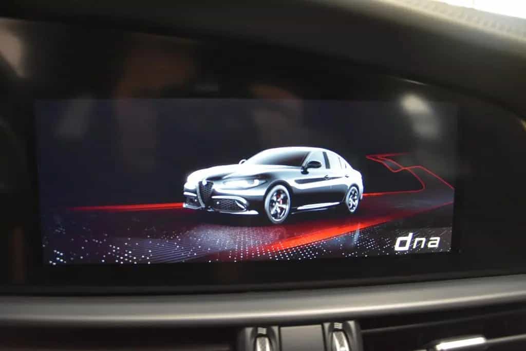 Alfa Romeo Giulia Veloce Q4 LED Navi Leder Kamera ACC D.N.A 03/2024-photo-20