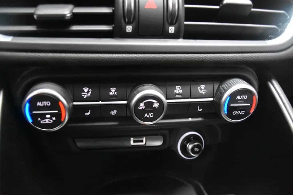 Alfa Romeo Giulia Veloce Q4 LED Navi Leder Kamera ACC D.N.A 03/2024-photo-21