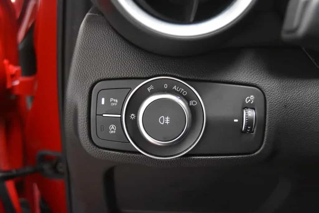 Alfa Romeo Giulia Veloce Q4 LED Navi Leder Kamera ACC D.N.A 03/2024-photo-24