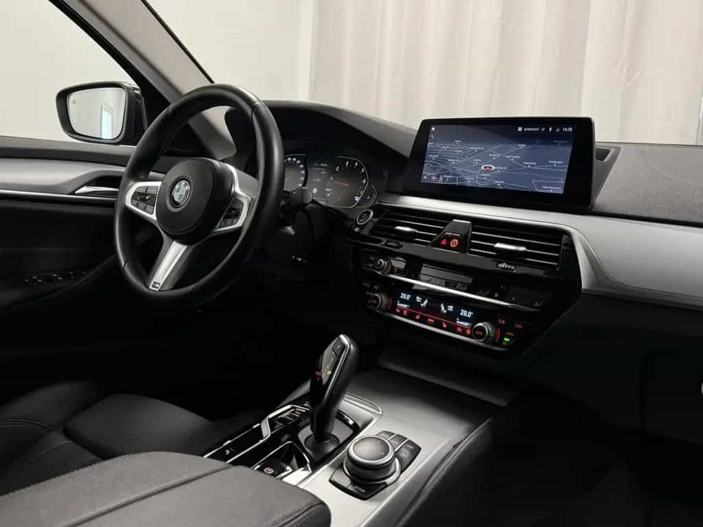 BMW 5 Series 520 i Aut. Sport Leder ACC Navi LED Kamera AHK 02/2021-photo-19