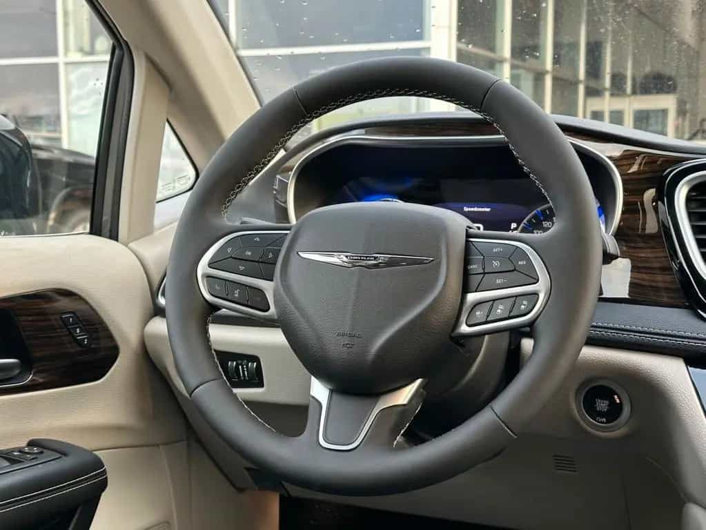 Chrysler Pacifica Limited AWD null-photo-10