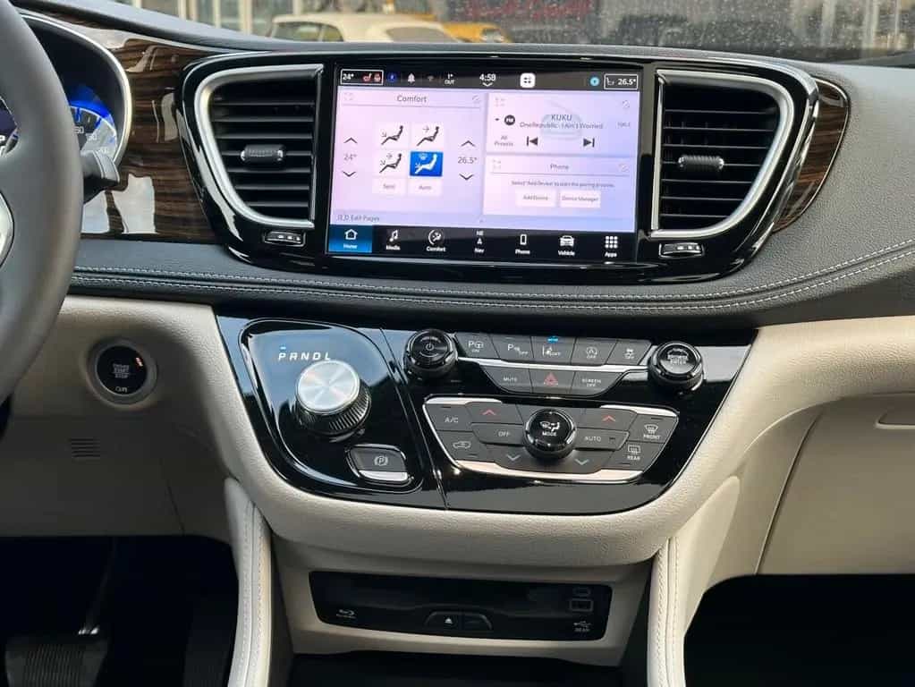 Chrysler Pacifica Limited AWD null-photo-11