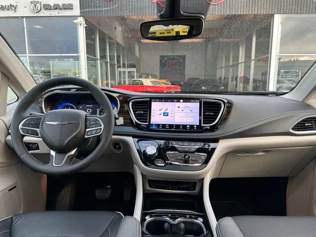Chrysler Pacifica Limited AWD null-photo-12