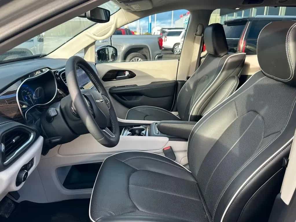 Chrysler Pacifica Limited AWD null-photo-8
