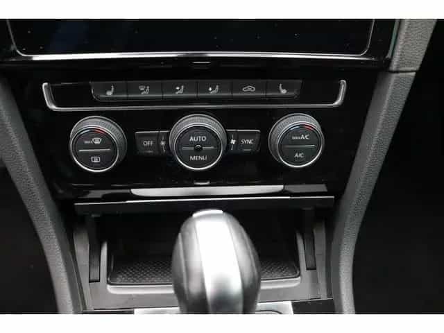 Volkswagen Golf VII 1.5 DSG Highline LED ACC Sportsitze 06/2020-photo-17