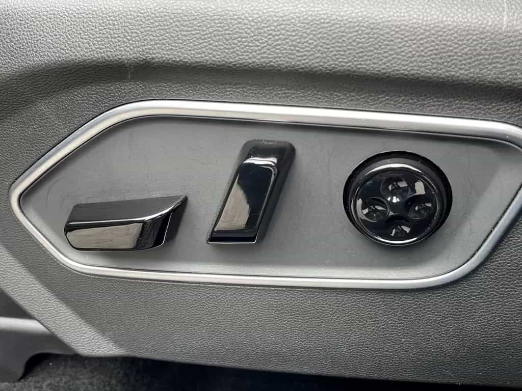 BAIC Beijing X75 PANO Leder CarPlay SHZ inkl. ÜBF STM 10/2025-photo-14