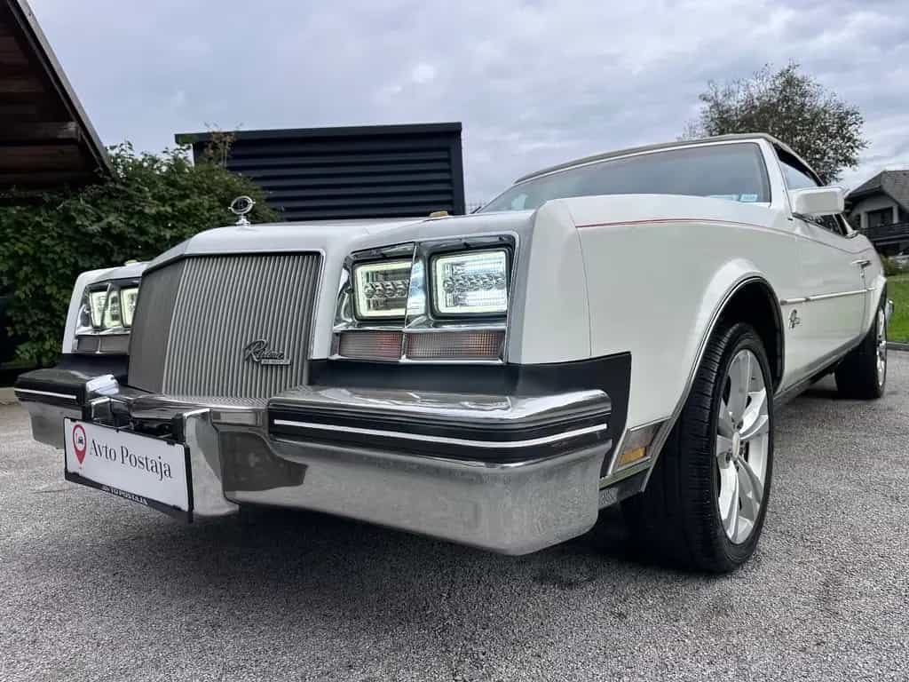Buick Riviera 06/1983-photo-1