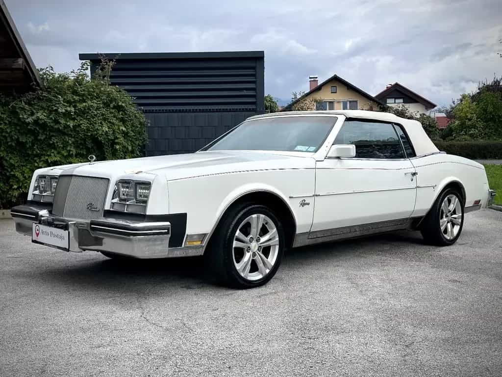 Buick Riviera 06/1983-photo-11