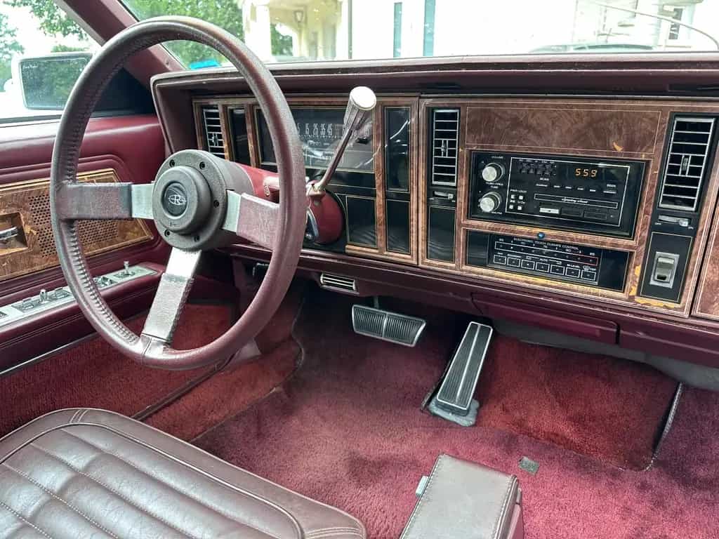 Buick Riviera 06/1983-photo-14