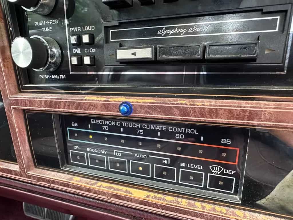 Buick Riviera 06/1983-photo-15