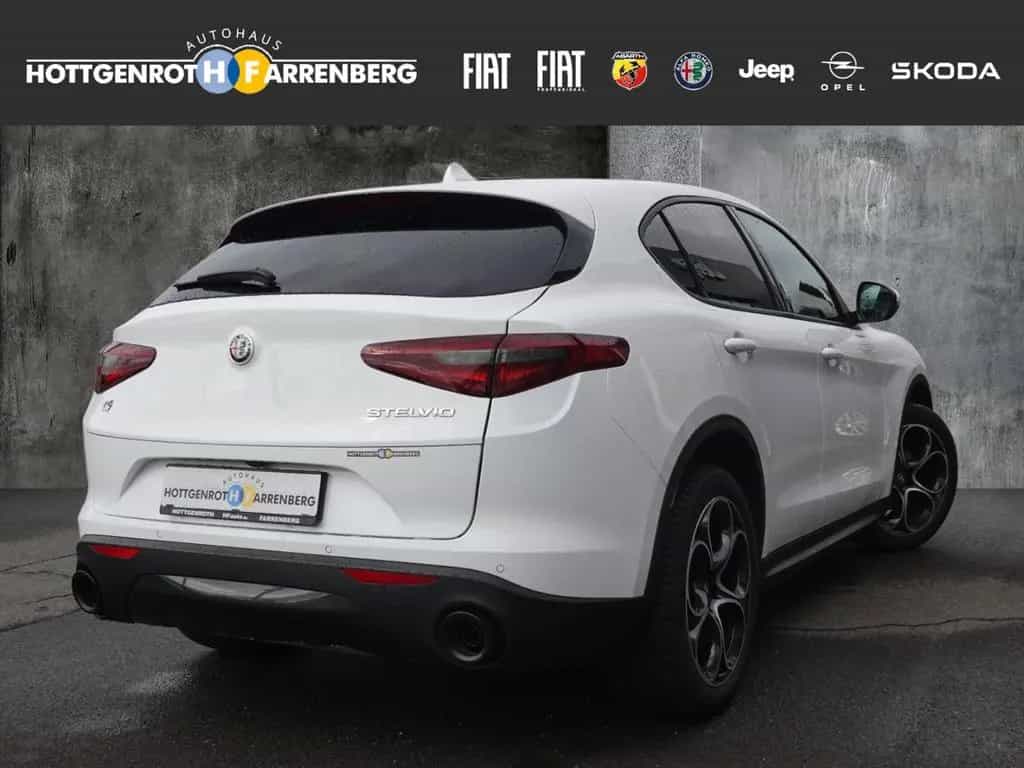Alfa Romeo Stelvio Q4 Sprint 2.0 Turbo 16V  AHK-el. klappb. 08/2022-photo-1