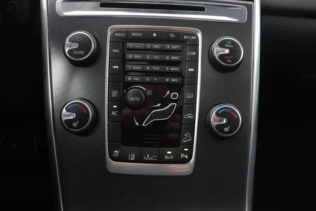 Volvo XC60 3.0 T6 AWD R-Design | ACC | panorama dach | 11/2012-photo-27