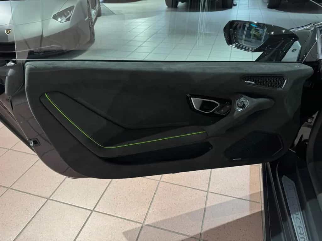 Lamborghini Huracán Sterrato "1 of 1499" 09/2024-photo-13