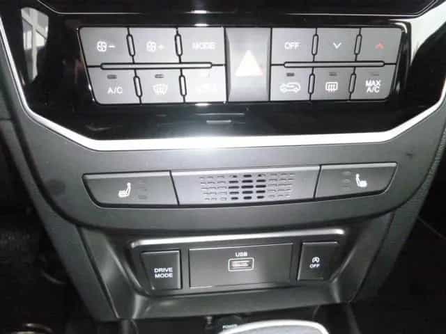 KGM Tivoli Sondermodell AUTOMATIC 1,5 null-photo-13