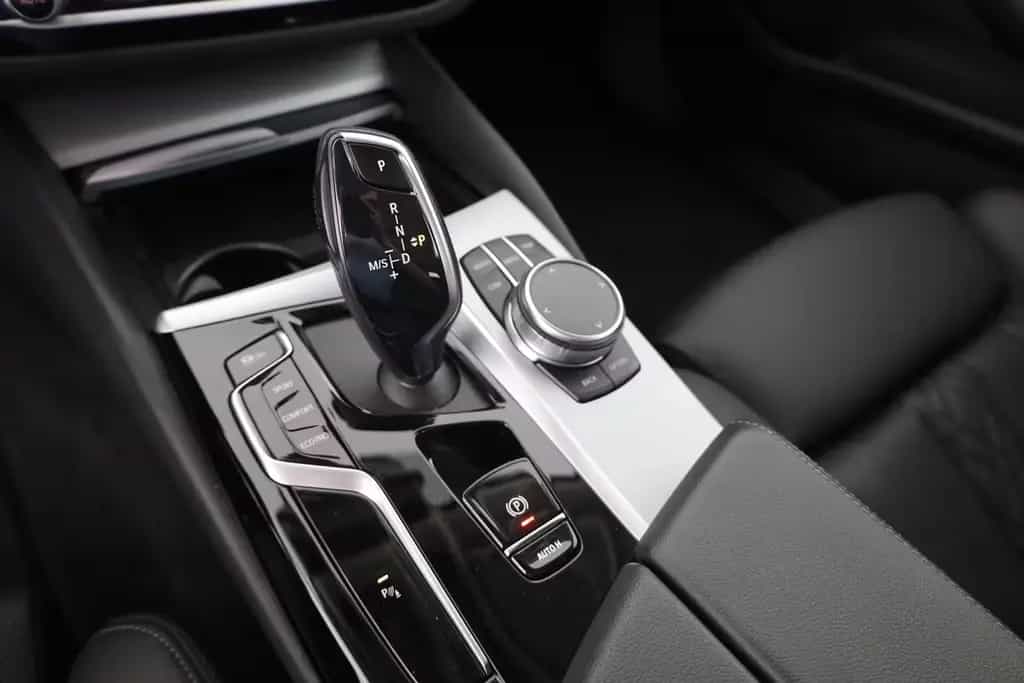 BMW 520 d Touring Aut. LED Navi ACC Leder Sportsitze 08/2022-photo-12