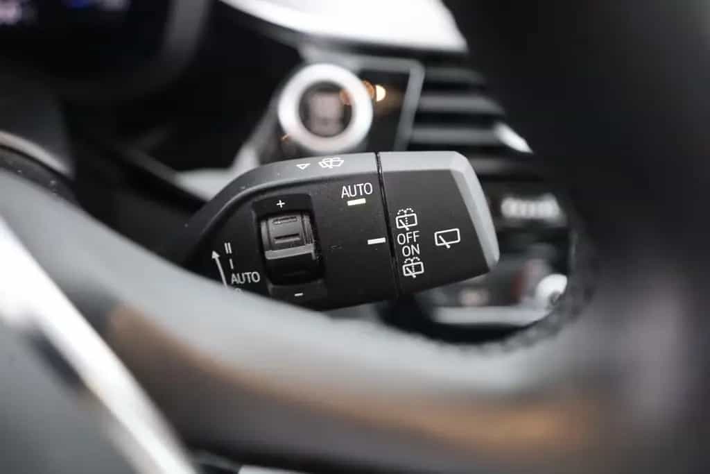 BMW 520 d Touring Aut. LED Navi ACC Leder Sportsitze 08/2022-photo-19