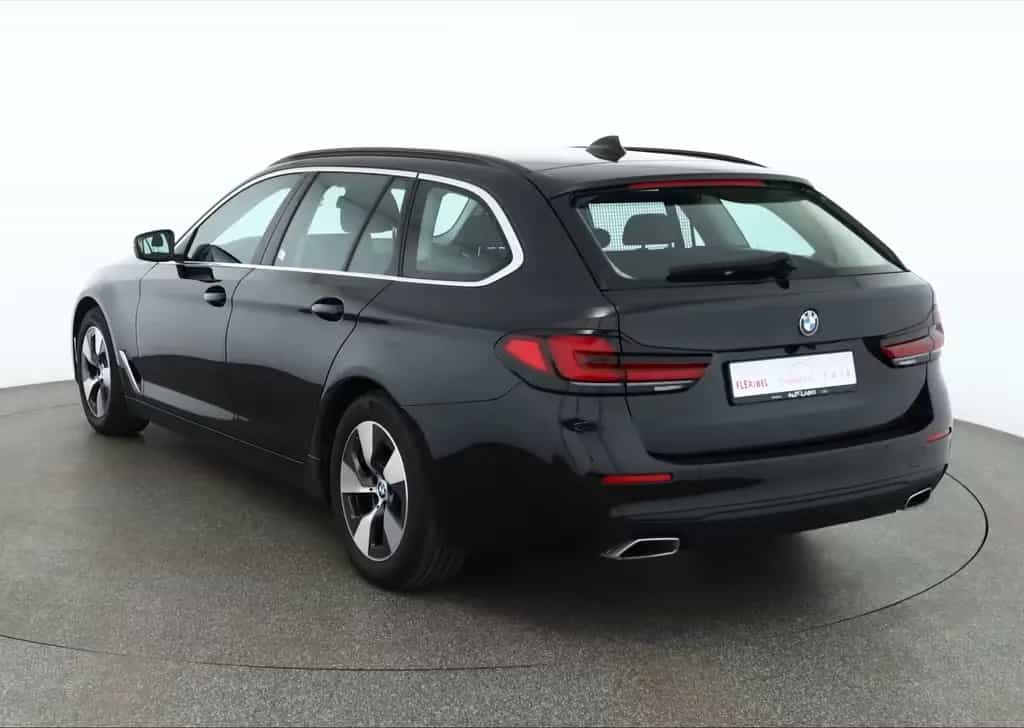 BMW 520 d Touring Aut. LED Navi ACC Leder Sportsitze 08/2022-photo-2