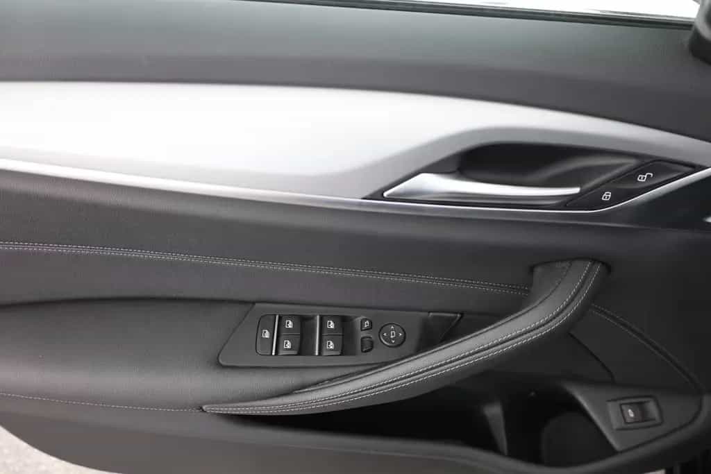 BMW 520 d Touring Aut. LED Navi ACC Leder Sportsitze 08/2022-photo-21