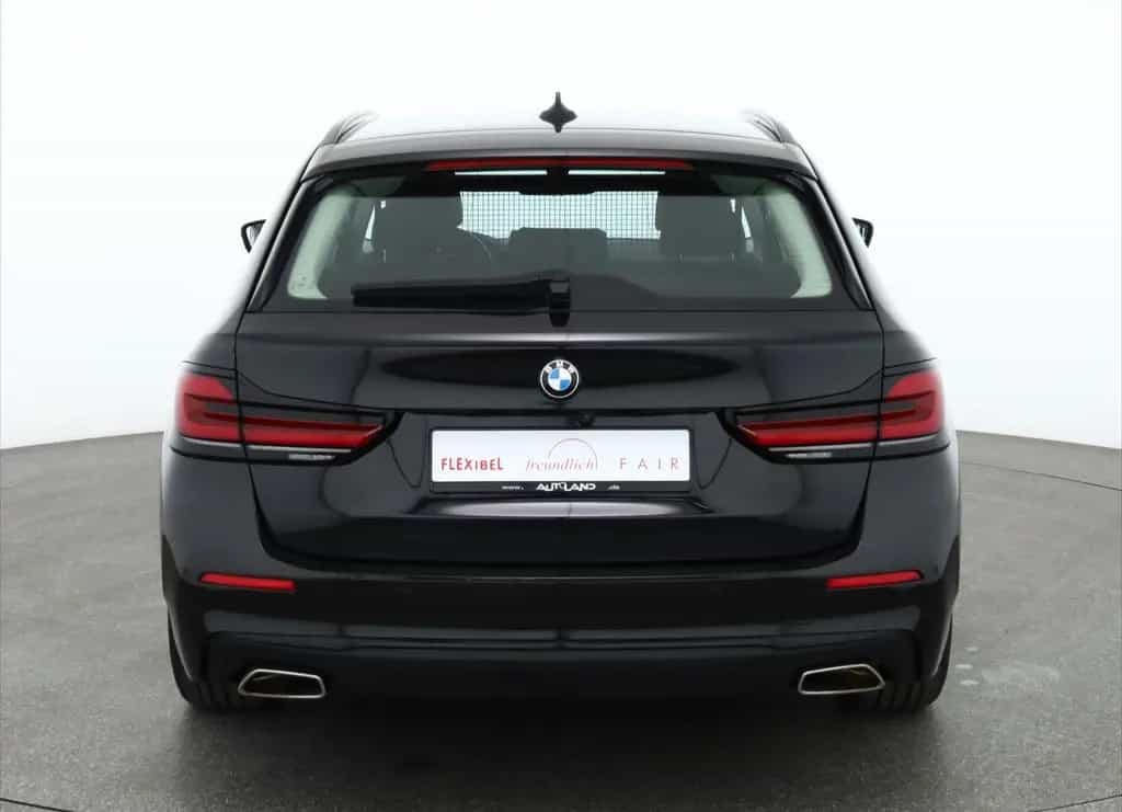 BMW 520 d Touring Aut. LED Navi ACC Leder Sportsitze 08/2022-photo-3
