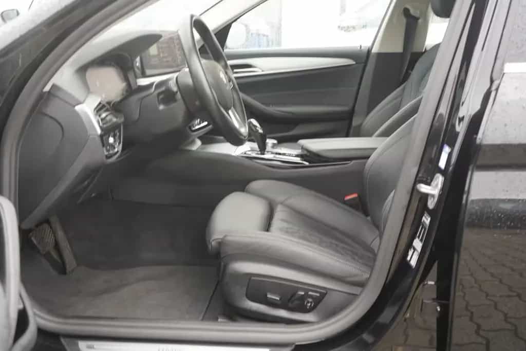 BMW 520 d Touring Aut. LED Navi ACC Leder Sportsitze 08/2022-photo-32