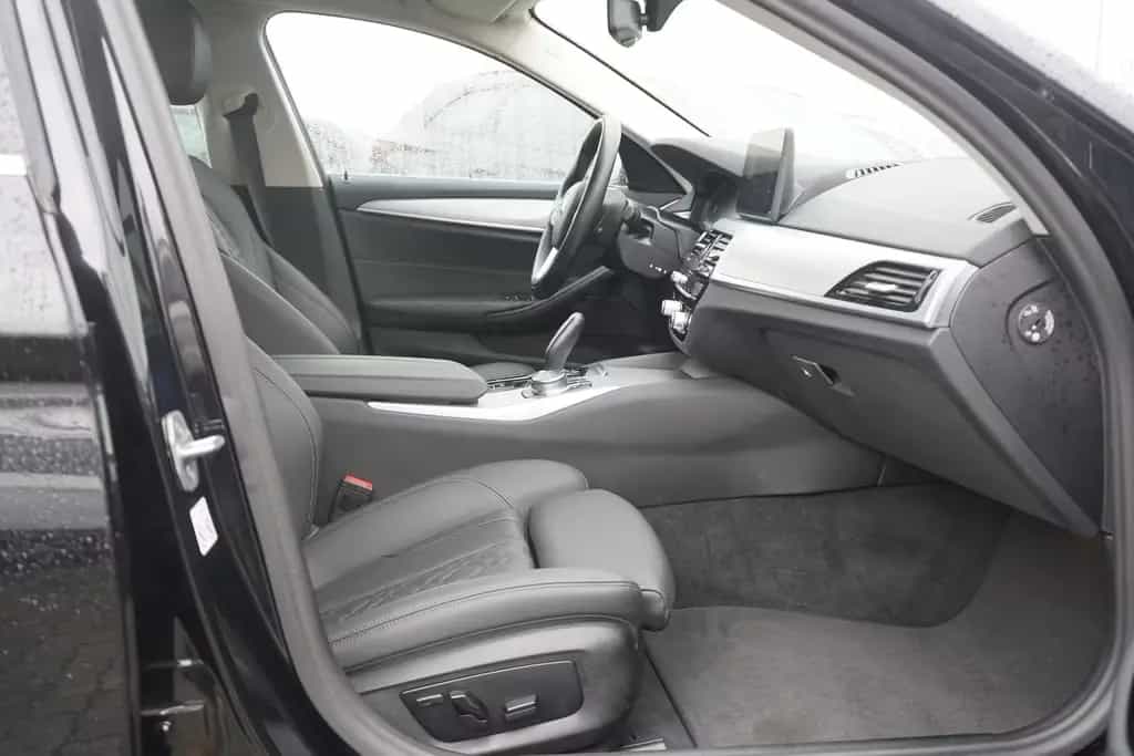 BMW 520 d Touring Aut. LED Navi ACC Leder Sportsitze 08/2022-photo-36