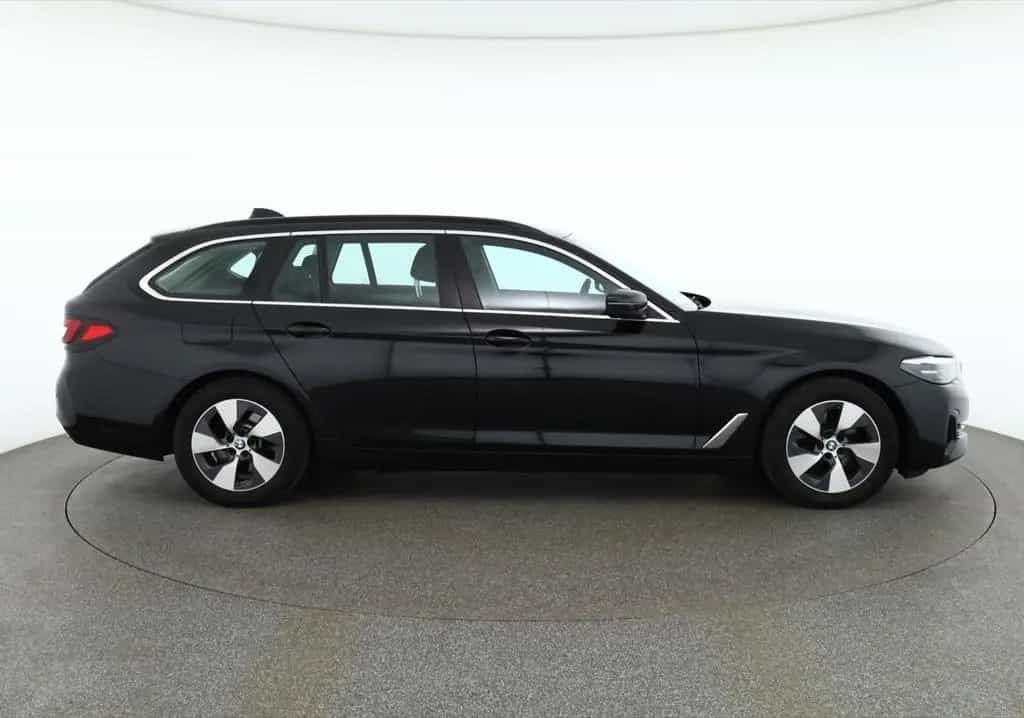 BMW 520 d Touring Aut. LED Navi ACC Leder Sportsitze 08/2022-photo-5