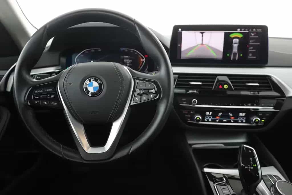 BMW 520 d Touring Aut. LED Navi ACC Leder Sportsitze 08/2022-photo-9